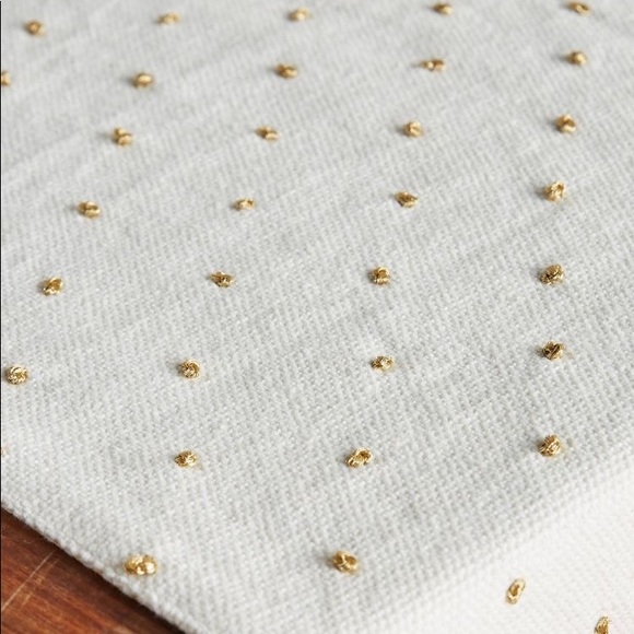 ISO TABLE RUNNER NOT FOR SALE - Picture 2 of 2